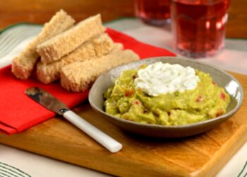 Patê de abacate com cream cheese