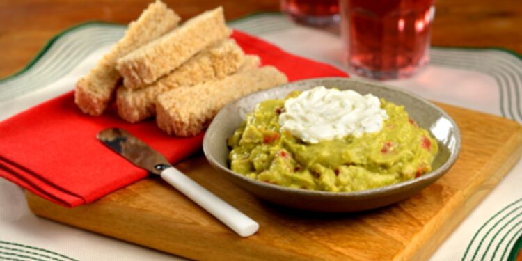 Patê de abacate com cream cheese