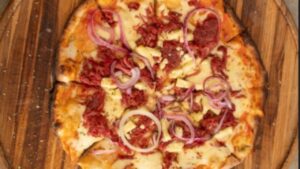 Pizza de carne seca fácil para fazer em casa