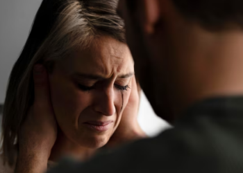 Confira sinais de um relacionamento abusivo. Foto: FreePik