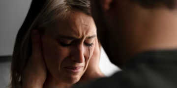 Confira sinais de um relacionamento abusivo. Foto: FreePik