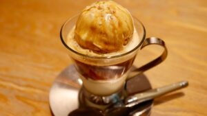 Sorvete com café é uma boa combinação! Aprenda a fazer o affogato