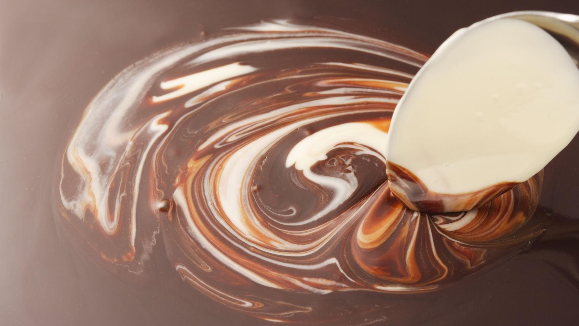 Brigadeiro cremoso de colher com mix de chocolates