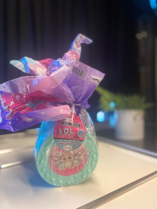 Chocolate ao leite com bolsinha da Lol, da Topcau, Grupo Marilan
