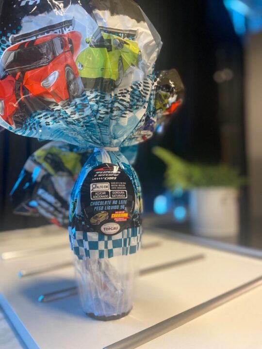 Chocolate ao leite com carrinho da Turbo Cars, da Topcau, Grupo Marilan