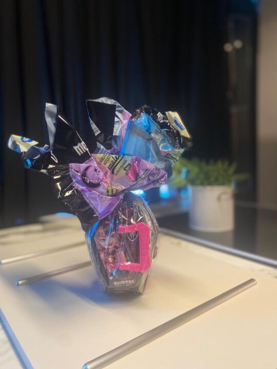 Chocolate ao leite com surpresa da Monster High, da Arcor