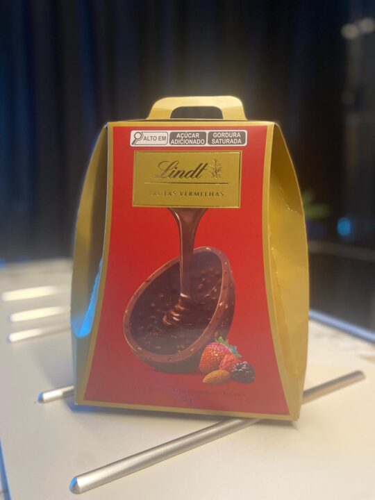 Ovo de Frutas Vermelhas, da Lindt