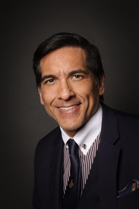 “É claro que a avaliação é única, realizada visando o corpo de cada paciente e objetivos mas, geralmente, associamos intervenções nas mamas, abdômen, quadris e cintura”, diz o Dr. Edgar Lopez. Foto: Divulgação.