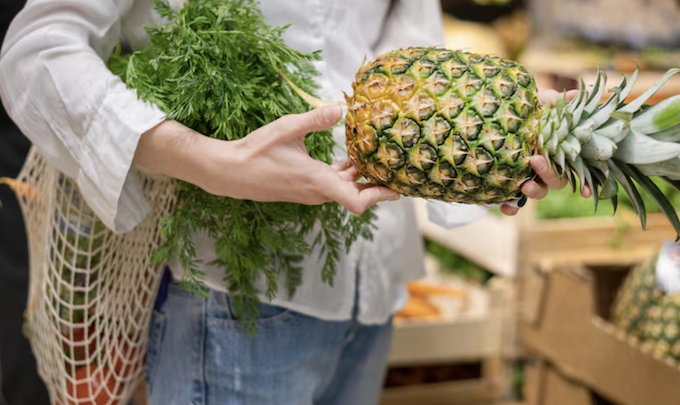 Erro comum pode estar amargando seu abacaxi nas receitas. Foto: FreePik