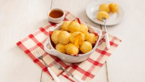 Bolinha de queijo na airfryer com requeijão cremoso