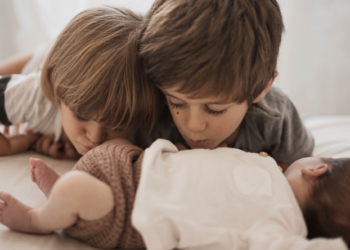 Quando chega um irmão: como preparar o filho mais velho para essa mudança. Foto: FreePik