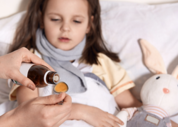 Alerta de problema: uso frequente de antibióticos na infância! Foto: FreePik