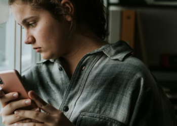 O que o cyberbullying está fazendo com as crianças? Foto: FreePik