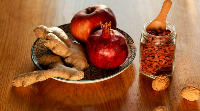 Receitas populares prometem aliviar a rouquidão; especialista explica o que realmente acontece. Foto: FreePik