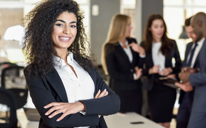 Liderança feminina nas empresas ainda enfrente barreiras; veja se é seu caso. Foto: FreePik