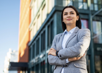 Liderança feminina nas empresas ainda enfrente barreiras; veja se é seu caso. Foto: FreePik