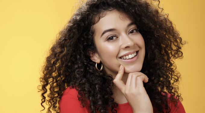 Saúde dos fios é prioridade entre as mulheres. Foto: FreePik