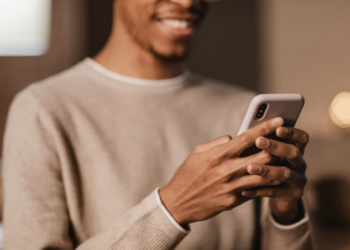 Será que seu telefone "te ouve"? Foto: FreePik