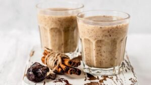Smoothie de café com leite e canela