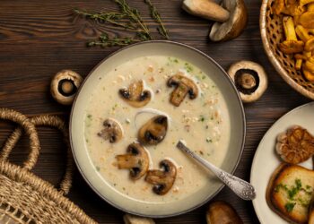 Sopa cremosa de couve-flor