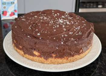 Torta de chocolate com amendoim. Foto: A Tal da Castanha