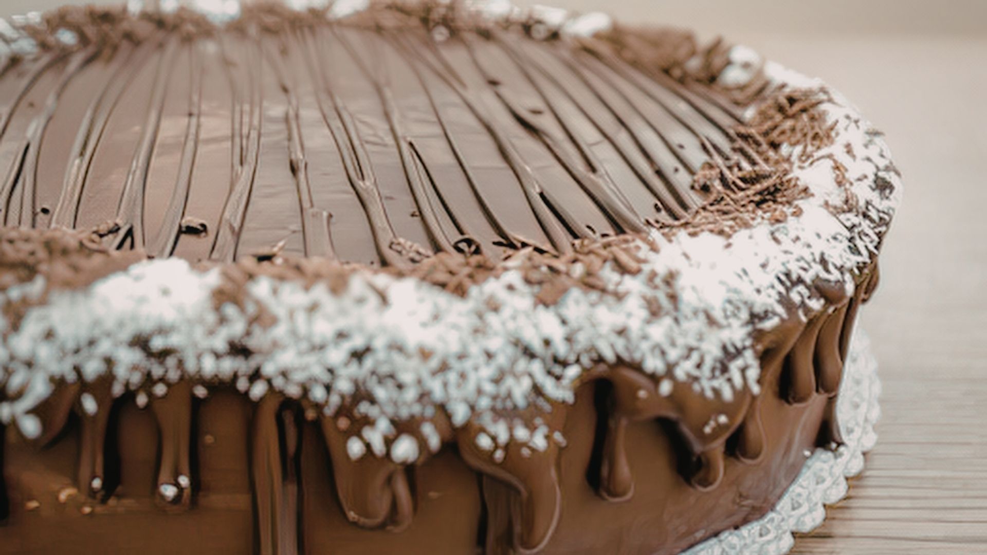 Bolo de chocolate com coco da Agatha Moreira