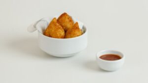Coxinha de batata-doce com frango na airfryer