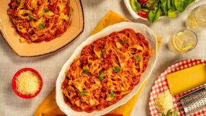 Fettuccine com ragu de calabresa: receita econômica e deliciosa