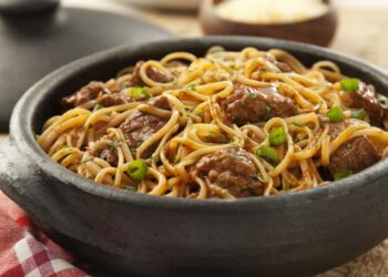 linguini com ragu