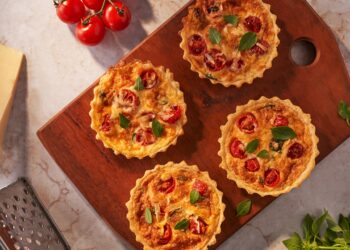 Mini quiche caprese