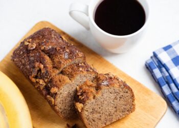 bolo de banana com café