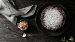 Este bolo mousse de chocolate sem glúten e lactose é irresistível