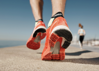 Correr prejudica o joelho? Foto: Magnific