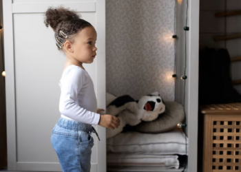 Como a criança pode ajudar em casa? Foto: FreePik