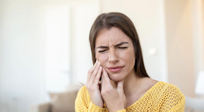 O que pode causar uma dor de dente? Foto: Magnific