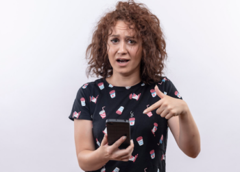 Os golpes dentro do Whatsapp mudaram. Veja como identificar! Foto: Magnific