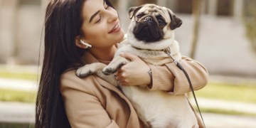 Com quem fica o pet após a separação? Foto: Magnific