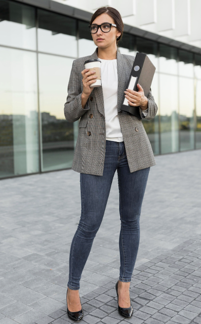 Legging em looks formais. Foto: Magnific