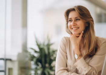 Mulheres em liderança: veja segredos de sucesso! Foto: Magnific