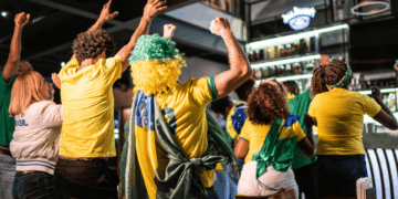 Assistir à Copa do Mundo. Crédito: Canva