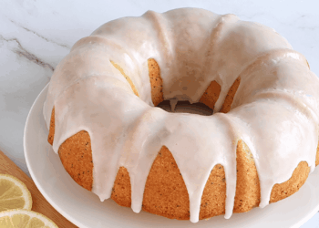 Bolo de limão com iogurte. Crédito: Canva