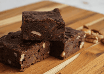 Brownie na air fryer. Crédito: Canva