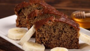 Mãe de Cristiano Ronaldo revela receita de bolo de banana que faz para ele