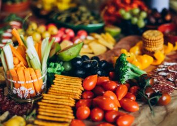 Nutricionista ensina trocas inteligentes para você trocar o salgadinho industrializado por petiscos deliciosos, crocantes e que dão muita energia! - Canva Equipes/Irina Novikova de Pexels