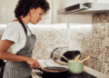 Economizar tempo na cozinha. Crédito: Canva