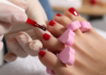 Guia de inverno: 7 cores de esmalte para os pés que estão em alta