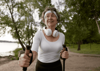 Menopausa e osteoporose. Crédito: Canva