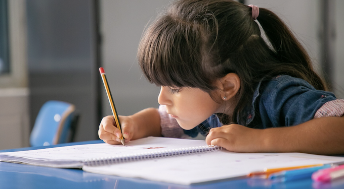 O mito do bilinguismo que faz os pais sentirem culpa. Foto: Magnific