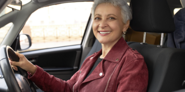 Carro mais barato para idosos? Entenda! Foto: Magnific