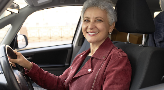Carro mais barato para idosos? Entenda! Foto: Magnific